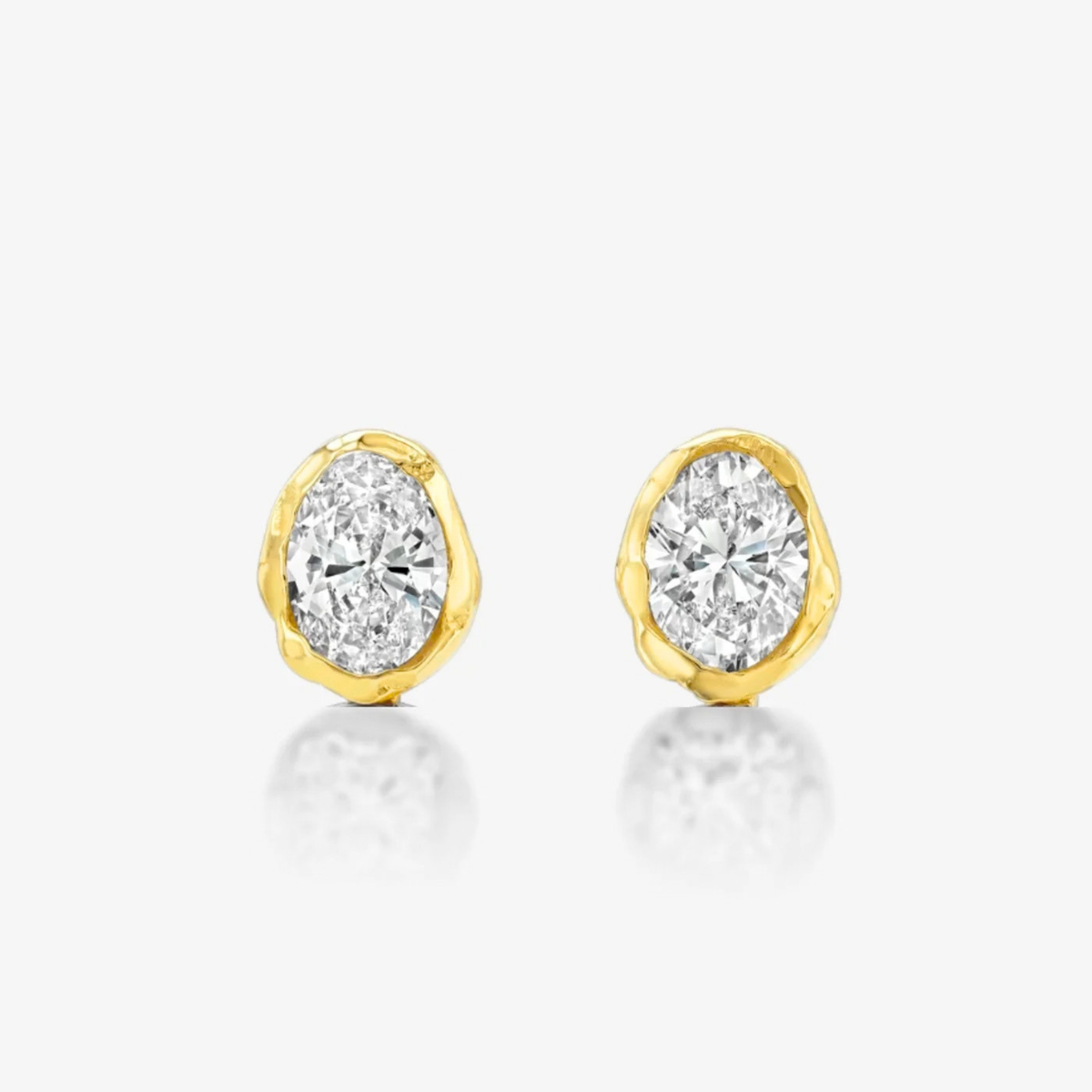 Chloe Stud Earrings in Diamond