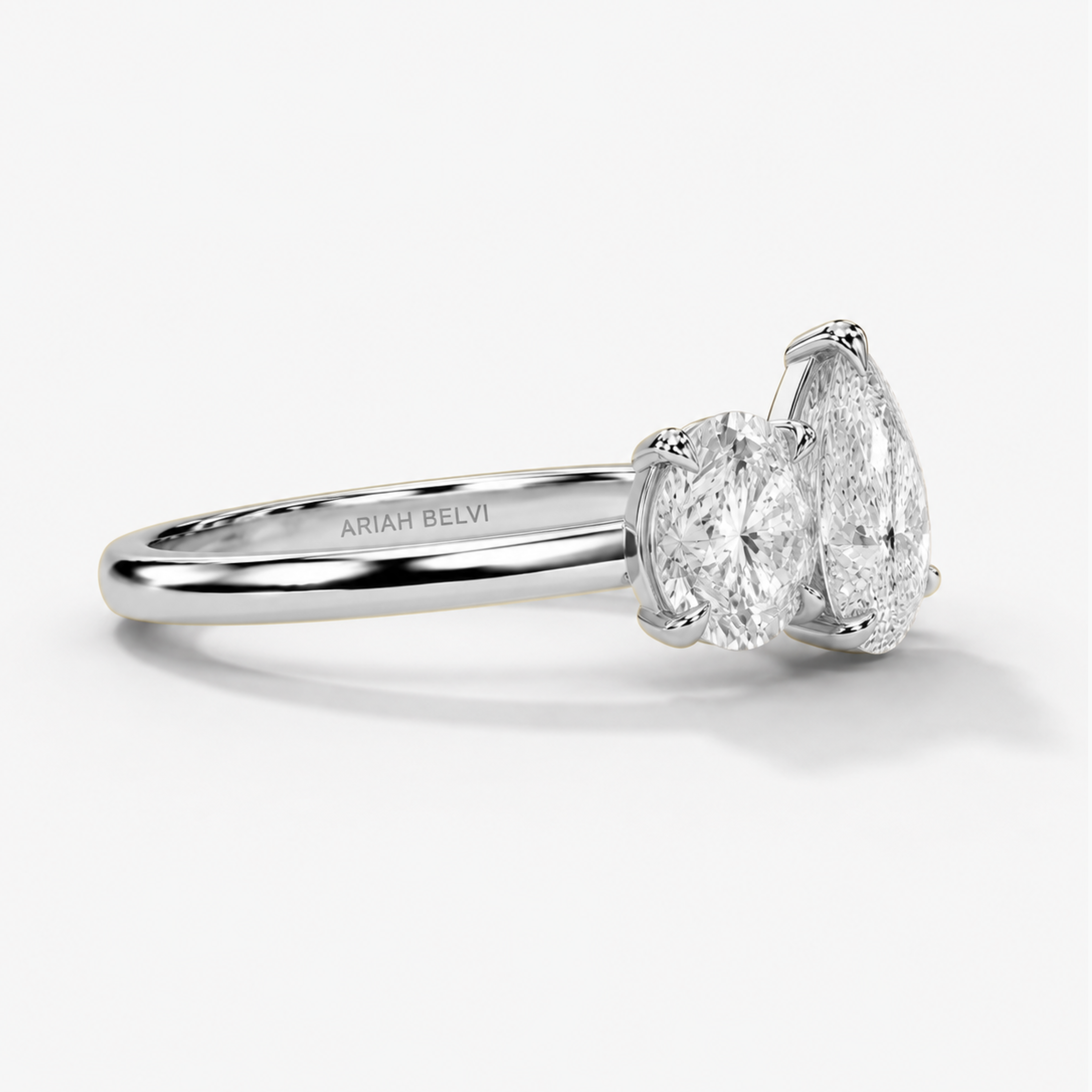 Round & Pear-cut Diamond Toi et Moi Engagement Ring
