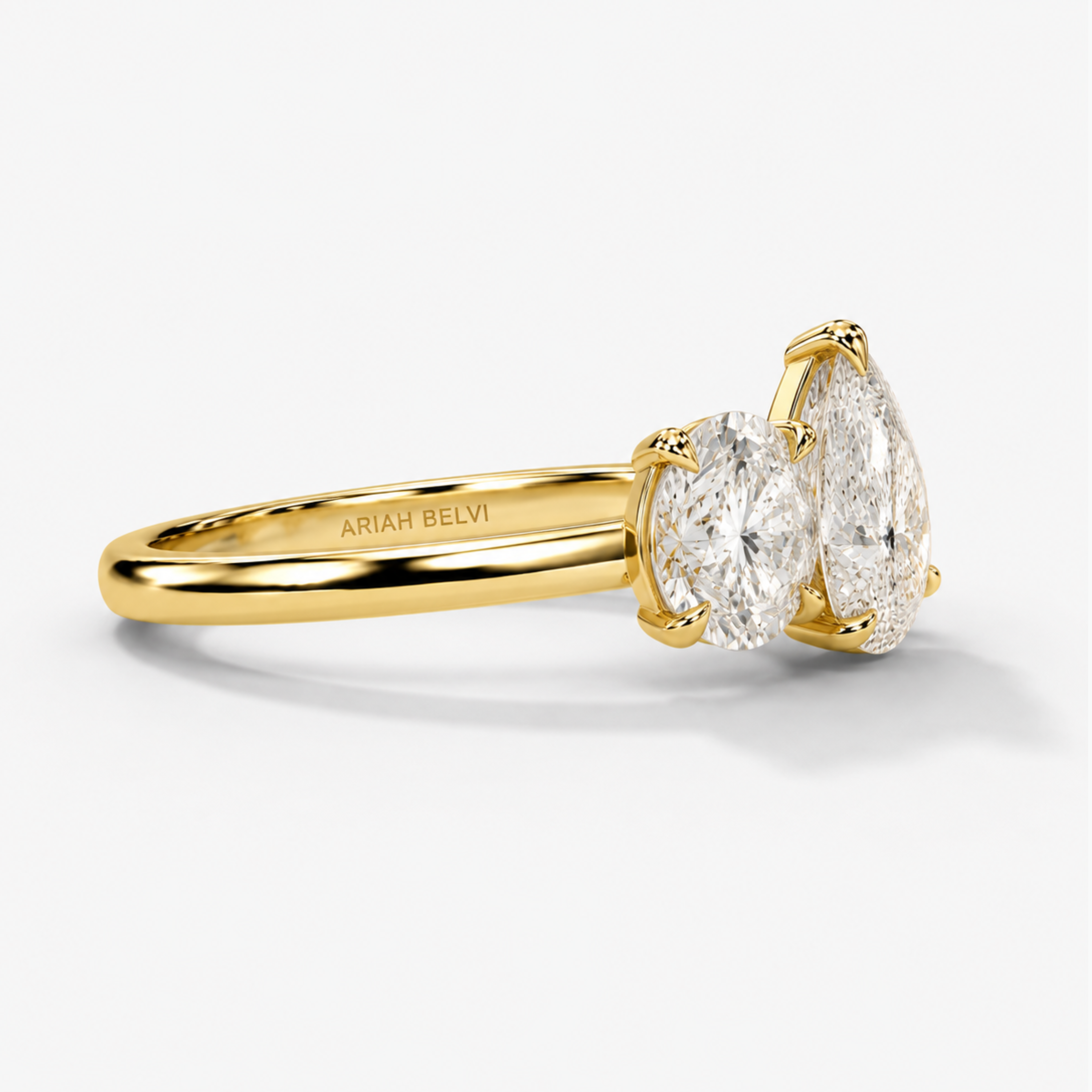 Round & Pear-cut Diamond Toi et Moi Engagement Ring