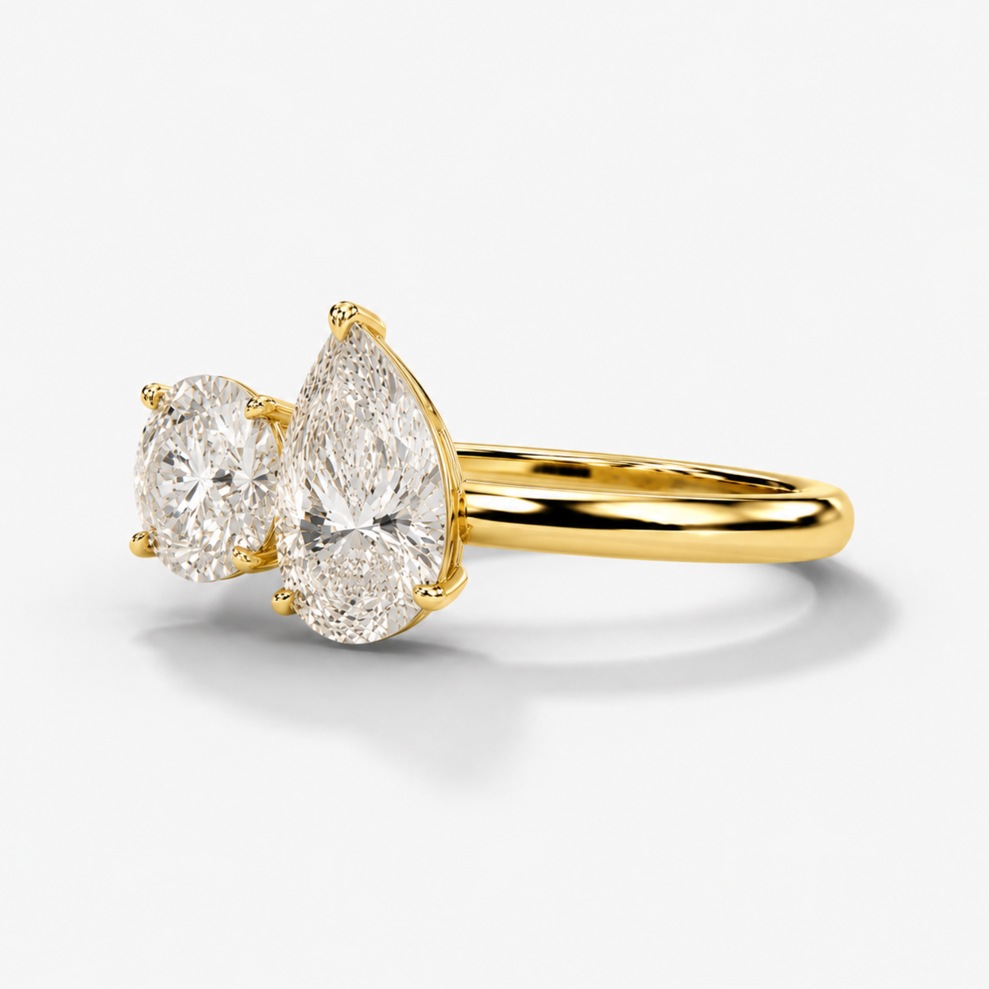 Round & Pear-cut Diamond Toi et Moi Engagement Ring