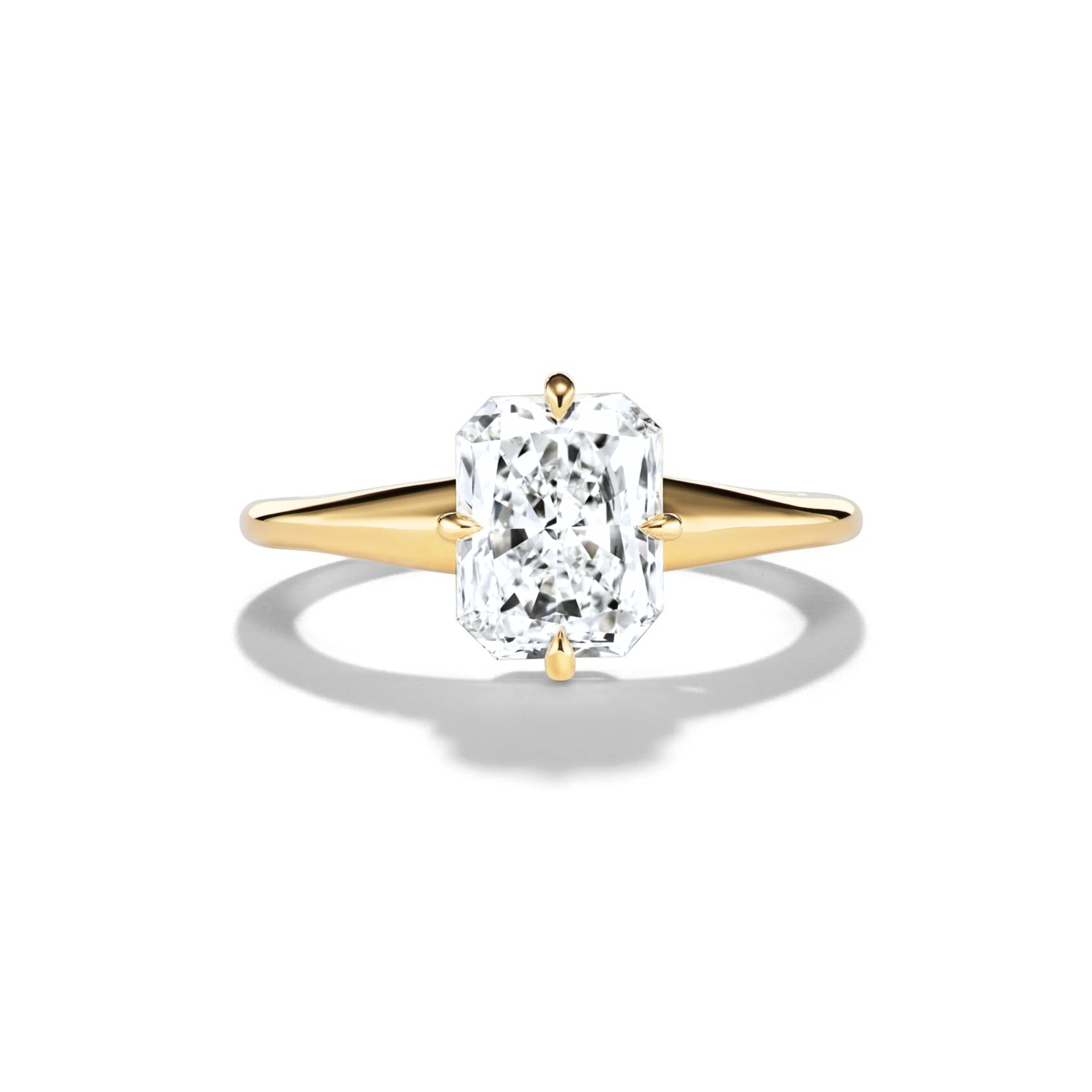 Radiant Cut Diamond 4-Claw Engagement Ring