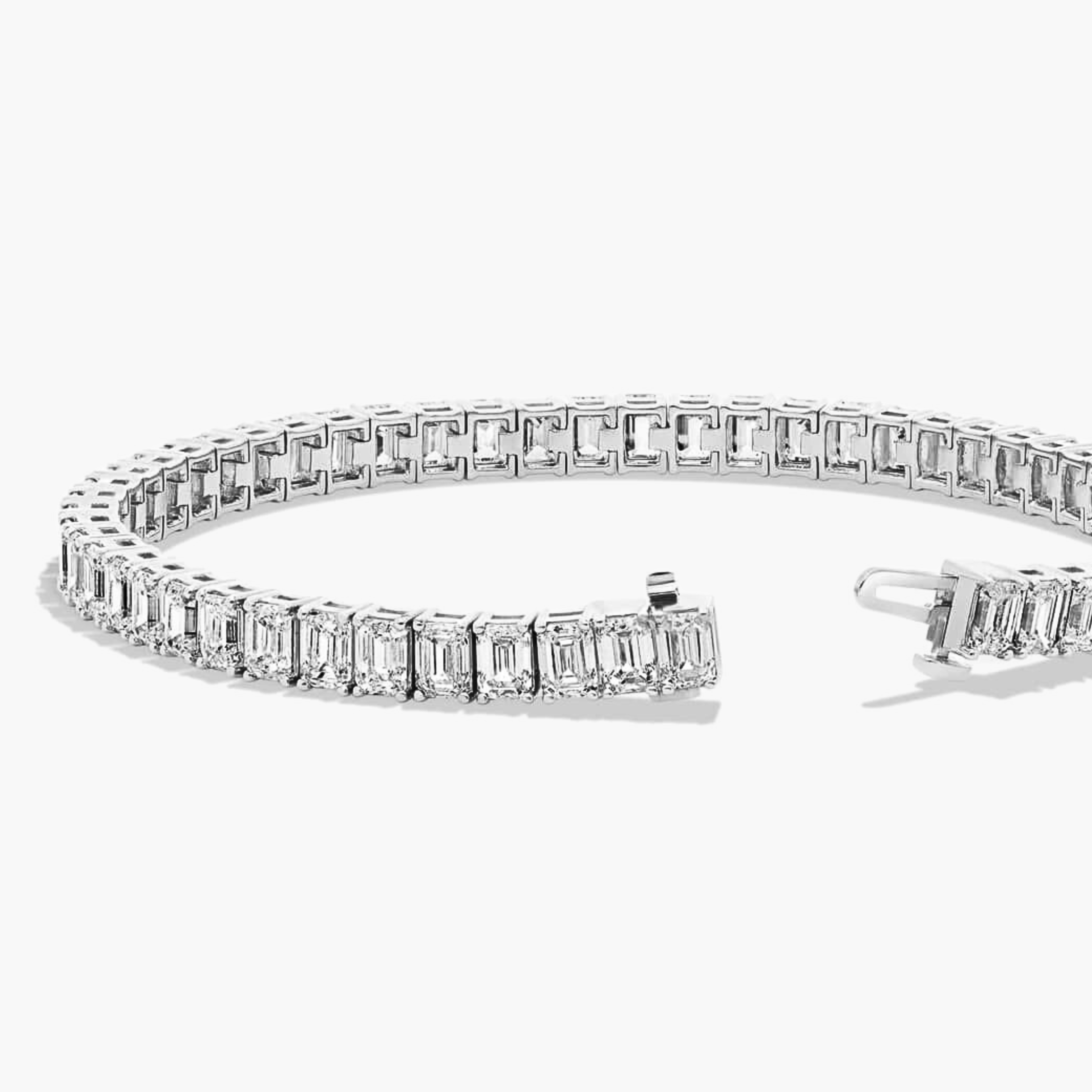Emerald cut diamond tennis bracelet with open clasp in white gold