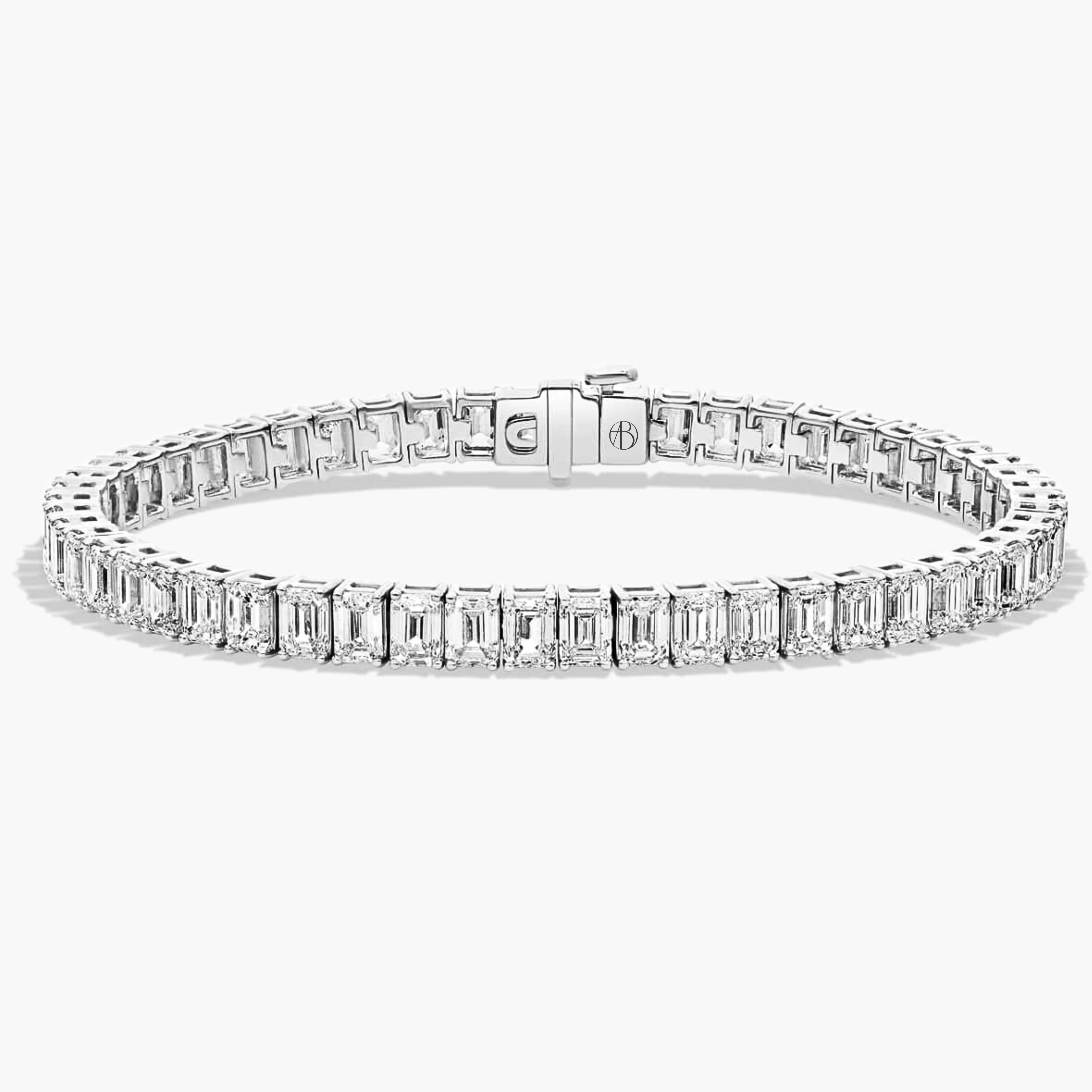Emerald cut diamond tennis bracelet in white gold