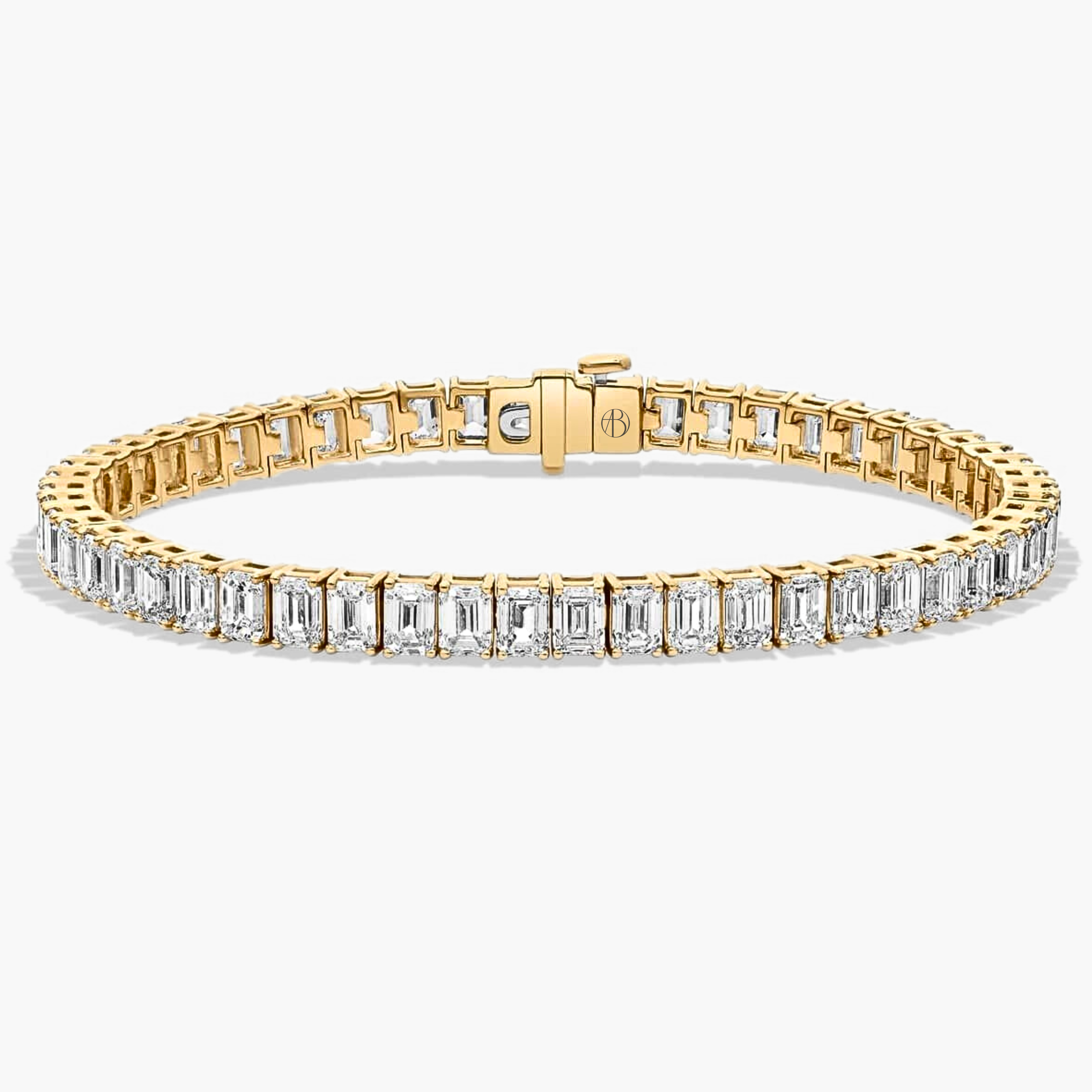Emerald cut diamond tennis bracelet in yellow gold